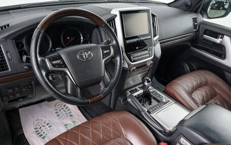 Toyota Land Cruiser 200, 2017 год, 6 349 000 рублей, 9 фотография