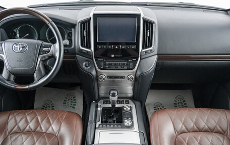 Toyota Land Cruiser 200, 2017 год, 6 349 000 рублей, 11 фотография