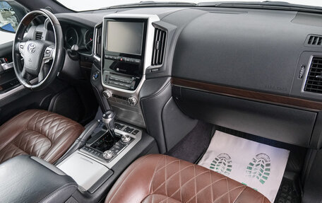 Toyota Land Cruiser 200, 2017 год, 6 349 000 рублей, 13 фотография