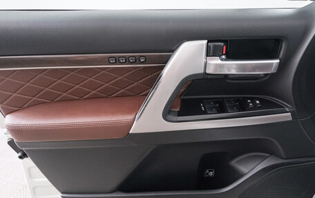 Toyota Land Cruiser 200, 2017 год, 6 349 000 рублей, 22 фотография