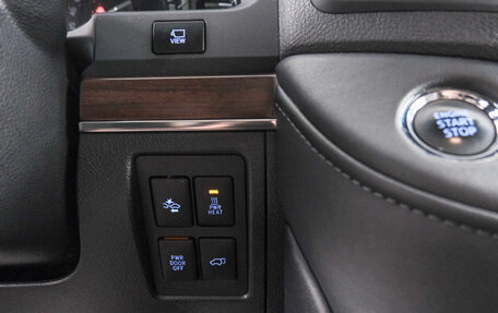 Toyota Land Cruiser 200, 2017 год, 6 349 000 рублей, 20 фотография