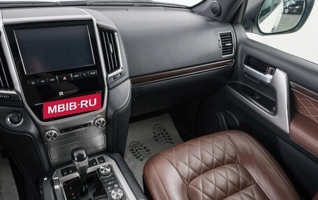 Toyota Land Cruiser 200, 2017 год, 6 349 000 рублей, 12 фотография