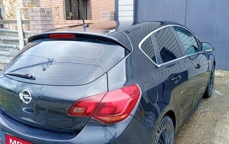 Opel Astra J, 2011 год, 530 000 рублей, 3 фотография