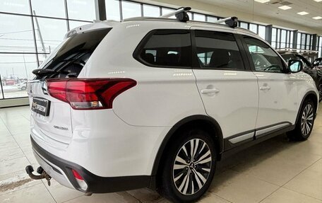 Mitsubishi Outlander III рестайлинг 3, 2020 год, 2 049 000 рублей, 4 фотография