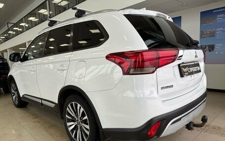 Mitsubishi Outlander III рестайлинг 3, 2020 год, 2 049 000 рублей, 5 фотография