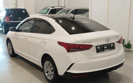 Hyundai Solaris II рестайлинг, 2021 год, 1 820 000 рублей, 4 фотография