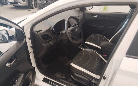 Hyundai Solaris II рестайлинг, 2021 год, 1 820 000 рублей, 7 фотография