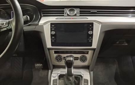 Volkswagen Passat B8 рестайлинг, 2018 год, 1 870 000 рублей, 15 фотография