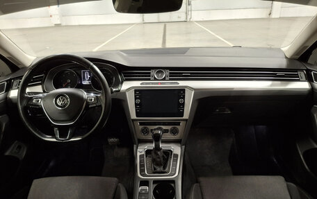 Volkswagen Passat B8 рестайлинг, 2018 год, 1 870 000 рублей, 14 фотография