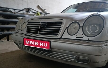 Mercedes-Benz E-Класс, 1999 год, 500 000 рублей, 1 фотография