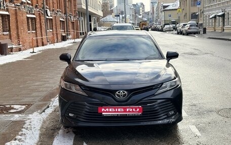 Toyota Camry, 2020 год, 2 600 000 рублей, 2 фотография