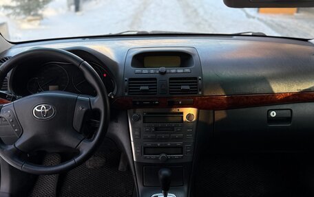 Toyota Avensis III рестайлинг, 2005 год, 700 000 рублей, 8 фотография