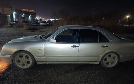 Mercedes-Benz E-Класс, 1999 год, 500 000 рублей, 3 фотография