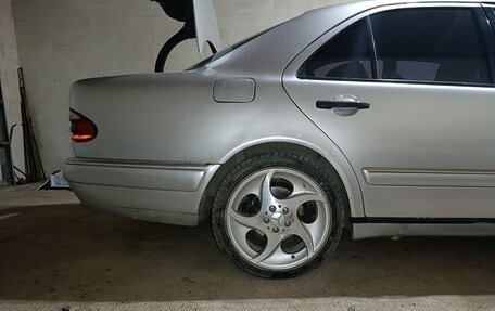 Mercedes-Benz E-Класс, 1999 год, 500 000 рублей, 8 фотография