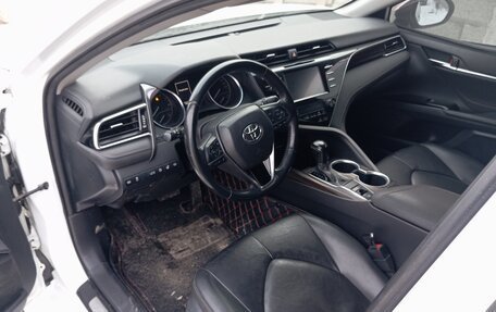 Toyota Camry, 2018 год, 2 340 000 рублей, 2 фотография