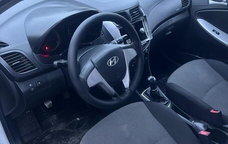 Hyundai Solaris II рестайлинг, 2014 год, 615 000 рублей, 3 фотография