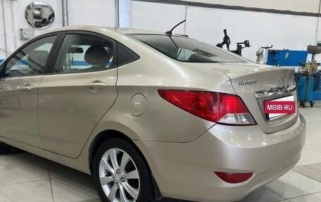 Hyundai Solaris II рестайлинг, 2011 год, 750 000 рублей, 19 фотография