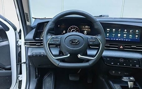 Hyundai Elantra, 2022 год, 1 750 000 рублей, 13 фотография