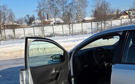 Volkswagen Polo VI (EU Market), 2011 год, 560 000 рублей, 2 фотография