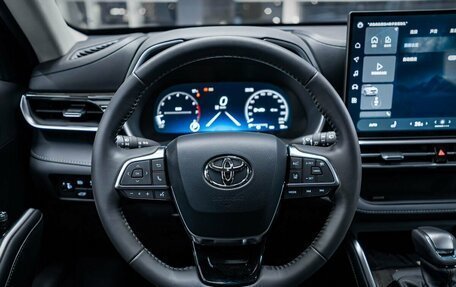 Toyota Highlander, 2025 год, 5 350 000 рублей, 26 фотография