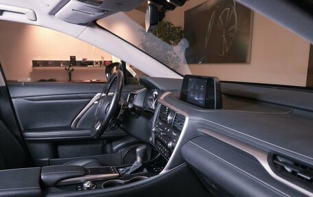 Lexus RX IV рестайлинг, 2020 год, 4 700 000 рублей, 17 фотография