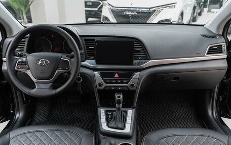 Hyundai Elantra VI рестайлинг, 2018 год, 1 250 000 рублей, 11 фотография