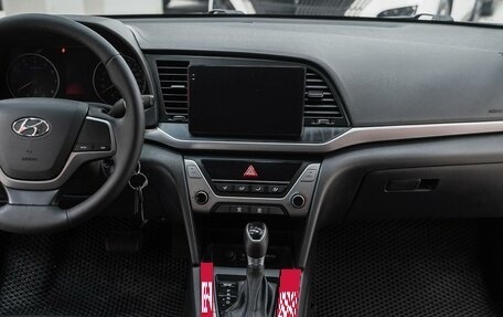 Hyundai Elantra VI рестайлинг, 2018 год, 1 250 000 рублей, 12 фотография