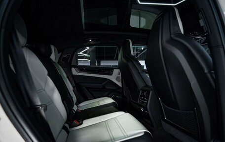 Porsche Cayenne III, 2025 год, 17 700 000 рублей, 28 фотография