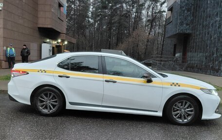 Toyota Camry, 2020 год, 1 780 000 рублей, 2 фотография