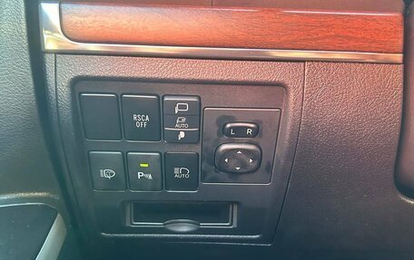 Toyota Land Cruiser 200, 2020 год, 9 450 000 рублей, 7 фотография