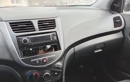 Hyundai Solaris II рестайлинг, 2015 год, 850 000 рублей, 16 фотография