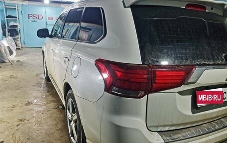 Mitsubishi Outlander III рестайлинг 3, 2022 год, 1 800 000 рублей, 1 фотография