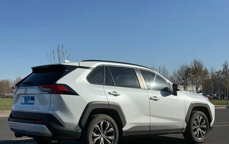 Toyota RAV4, 2024 год, 4 950 000 рублей, 4 фотография