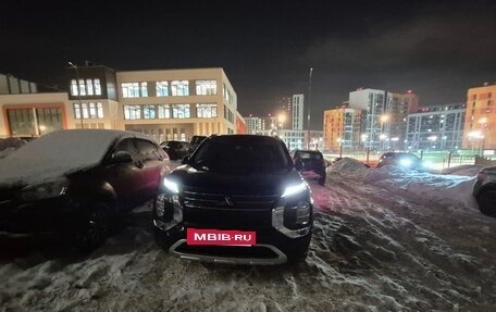 Mitsubishi Outlander, 2023 год, 3 950 000 рублей, 3 фотография