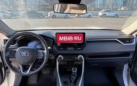 Toyota RAV4, 2024 год, 4 950 000 рублей, 8 фотография