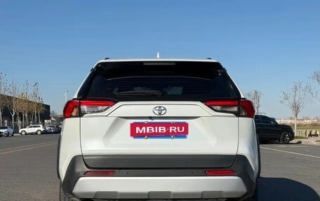 Toyota RAV4, 2024 год, 4 950 000 рублей, 5 фотография