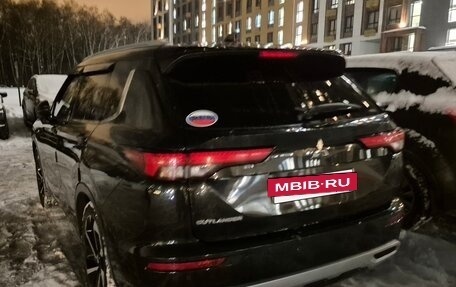 Mitsubishi Outlander, 2023 год, 3 950 000 рублей, 4 фотография