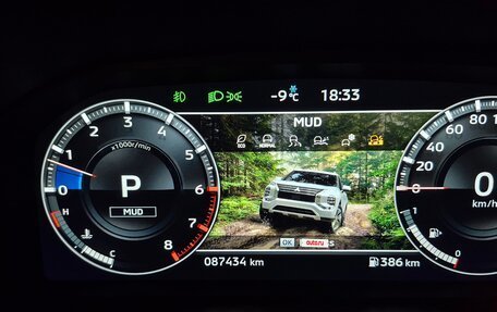 Mitsubishi Outlander, 2023 год, 3 950 000 рублей, 19 фотография