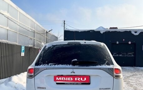 Mitsubishi Outlander III рестайлинг 3, 2013 год, 1 165 000 рублей, 4 фотография