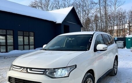 Mitsubishi Outlander III рестайлинг 3, 2013 год, 1 165 000 рублей, 6 фотография
