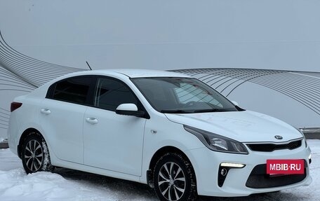 KIA Rio IV, 2018 год, 1 390 000 рублей, 4 фотография
