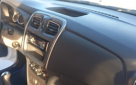 Renault Logan II, 2018 год, 685 000 рублей, 7 фотография