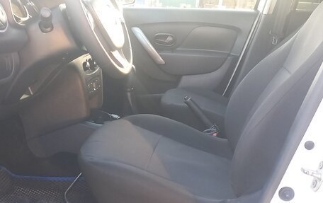 Renault Logan II, 2018 год, 685 000 рублей, 12 фотография