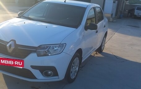 Renault Logan II, 2018 год, 685 000 рублей, 14 фотография