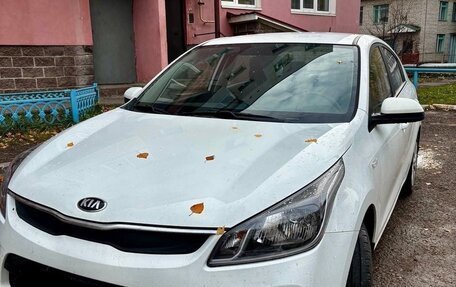 KIA Rio IV, 2018 год, 1 010 000 рублей, 3 фотография