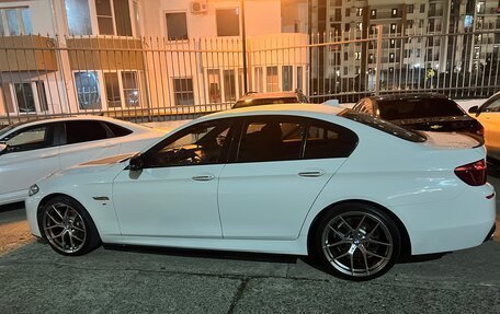 BMW 5 серия, 2014 год, 2 400 000 рублей, 3 фотография