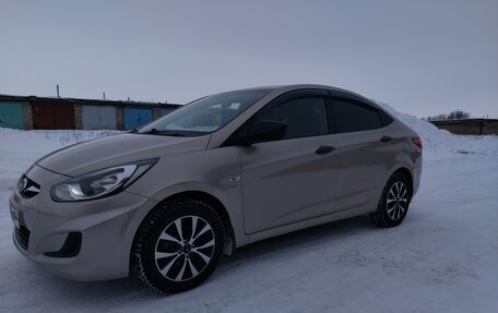 Hyundai Solaris II рестайлинг, 2011 год, 530 000 рублей, 1 фотография