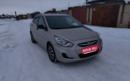 Hyundai Solaris II рестайлинг, 2011 год, 530 000 рублей, 2 фотография