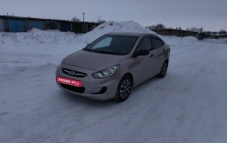 Hyundai Solaris II рестайлинг, 2011 год, 530 000 рублей, 3 фотография