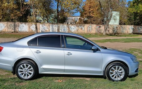 Volkswagen Jetta VI, 2013 год, 1 000 000 рублей, 4 фотография